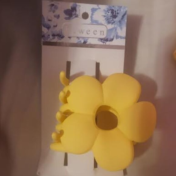 Girls Btween Yellow Heart Outfit with Clip Size S - Picture 7 of 7